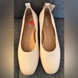 Born Women's Beige Leather Loafers